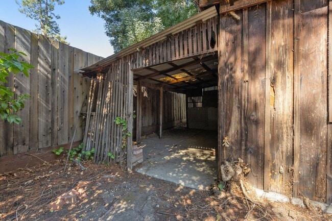 Building Photo - Beautifully Appointed Atherton Estate with Pool & Outdoor Entertaining