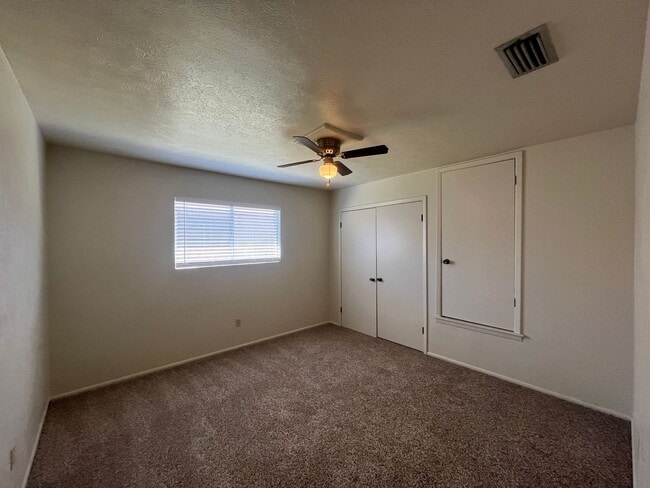 Building Photo - SPACIOUS SOUTHSIDE DUPLEX!