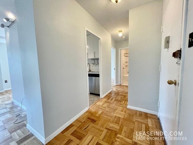 Building Photo - 4000 Tunlaw Rd NW