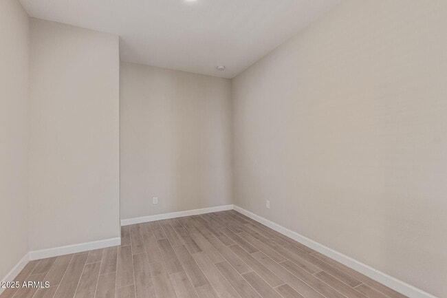 Building Photo - 5835 E Rose Garden Ln