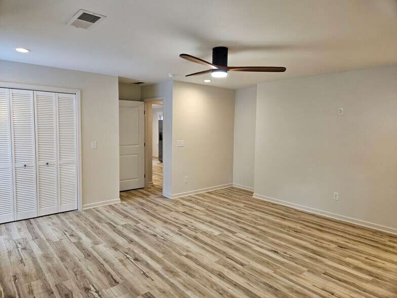Building Photo - 2272 Collier Dr