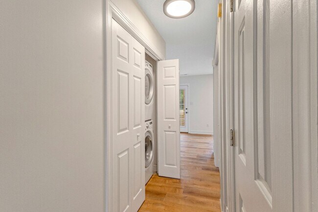 Building Photo - Farmhouse-Style Home Minutes from the Water | No HOA