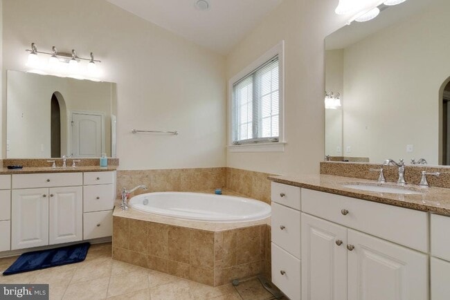 Building Photo - 26030 Blackberry Knoll Ct