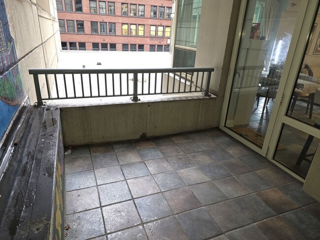 Building Photo - 345 N La Salle Dr