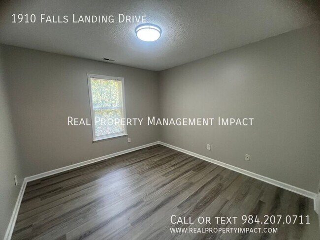 Building Photo - 1910 Falls Landing Dr