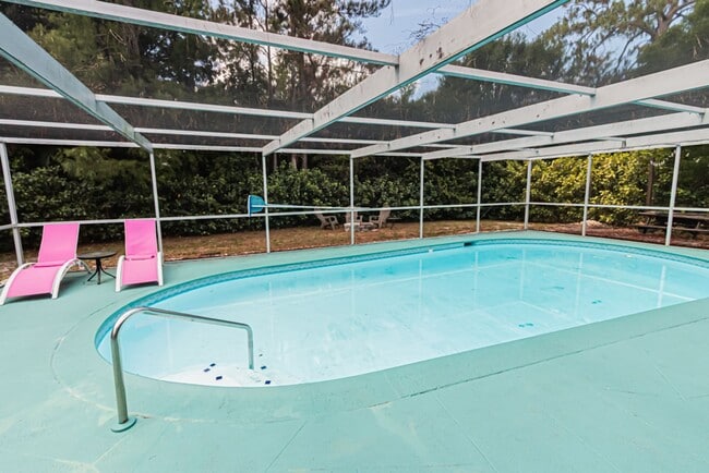 Building Photo - Pet-Friendly Home with Private Pool in Des...