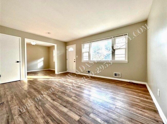 Building Photo - MOVE IN SPECIAL!! Updated 3 Bed 1 Bath Home In Independence-Available NOW!! MOVE IN SPECIAL $300 ...