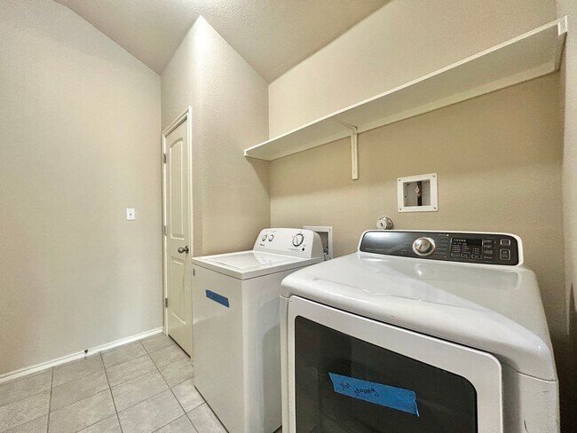 Building Photo - Charming 3-Bedroom Home with Open Layout & Covered Patio!