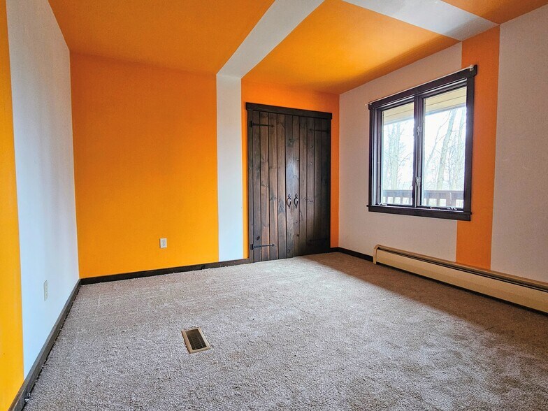 Building Photo - 135 Fraelich Rd