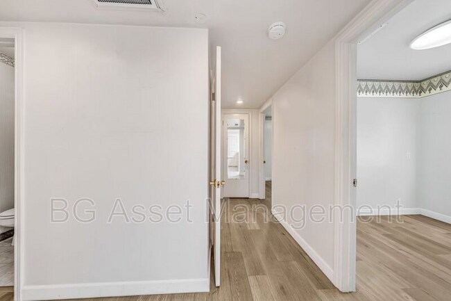 Building Photo - 275 O'Connor Dr