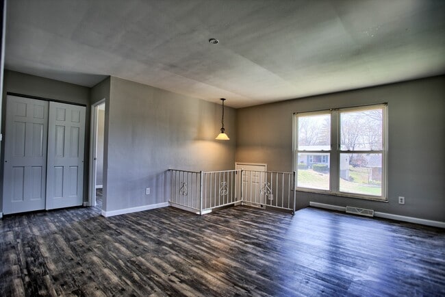 Building Photo - Completely Renovated 2 Bedroom Duplex in Collinsville - Great price and lots of space!