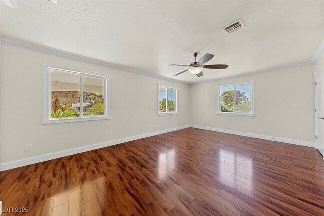 Building Photo - 144 E Robindale Rd