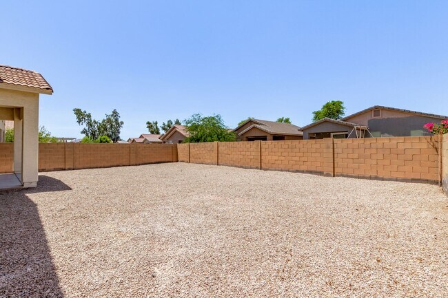 Building Photo - Single Story Large open floor plan home