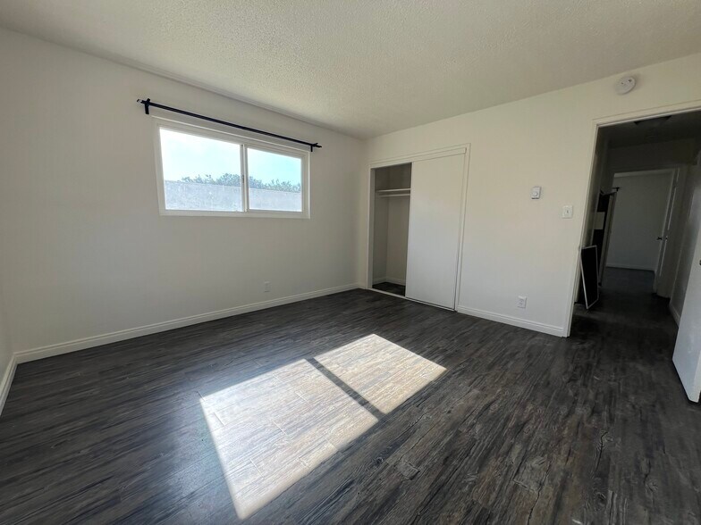 Building Photo - 420 E Pleasant Valley Rd