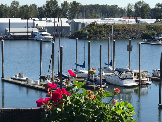 Building Photo - Beautiful Hayden Bay Condo with Mount Hood, River and Marina Views!