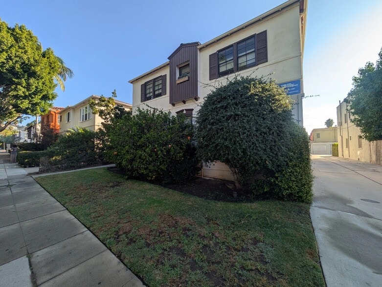 Building Photo - 838 N Sweetzer Ave