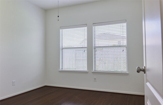 Building Photo - 24215 Courtland Oaks St