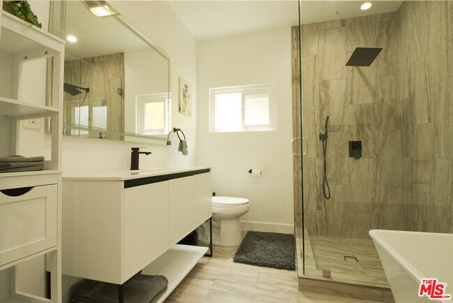 Building Photo - 9042 Phyllis Ave