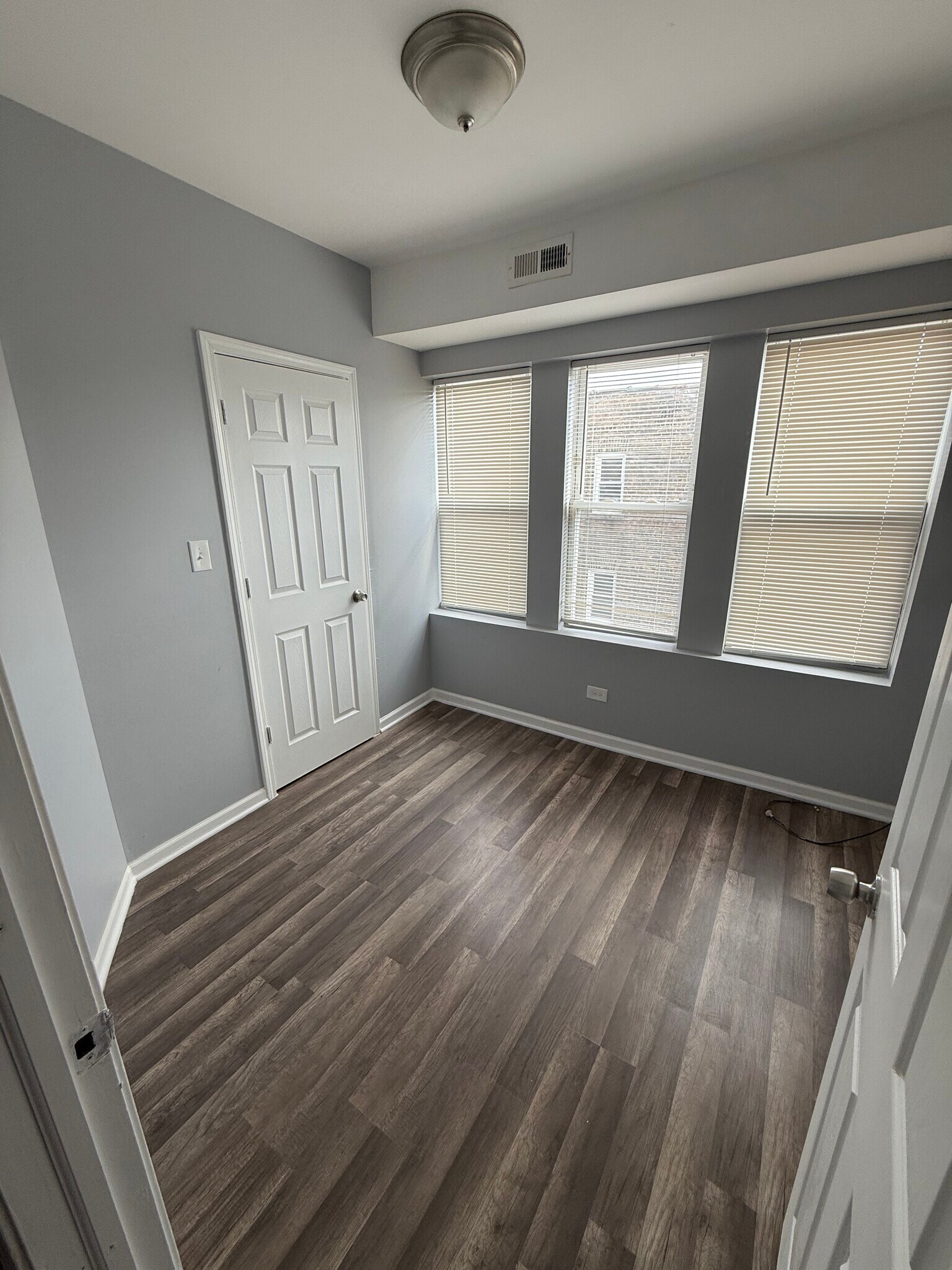 Building Photo - 8418 S Drexel Ave