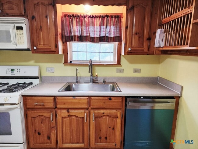 Building Photo - 14942 Cedar Valley Rd