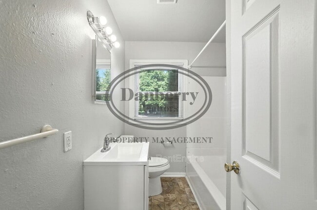 Building Photo - 1126 Searles Rd