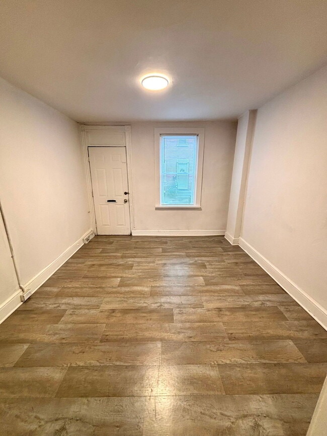 Building Photo - 513 Green St