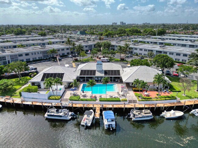 Building Photo - 130 Cypress Club Dr