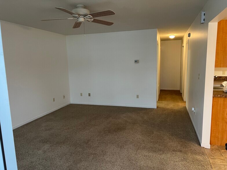 Building Photo - 346 Maplewood Dr