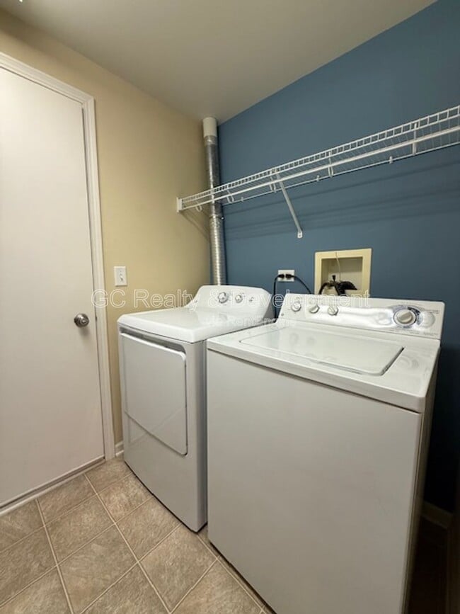 Building Photo - 2481 Hearthstone Dr