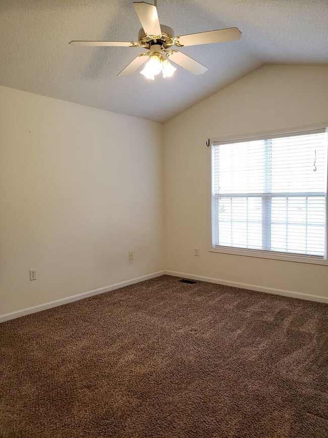 Building Photo - 3 Bedroom home in CreekSide Village