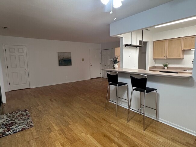 Building Photo - 234 W Ct of Shorewood