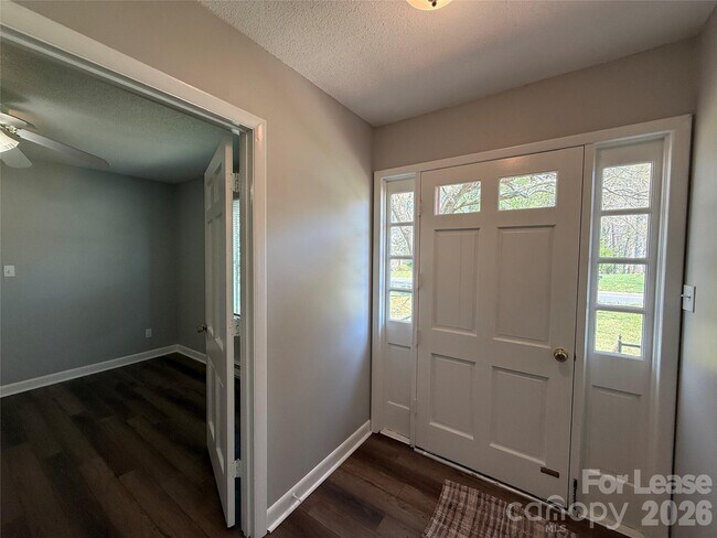 Building Photo - 851 Fieldstone Rd