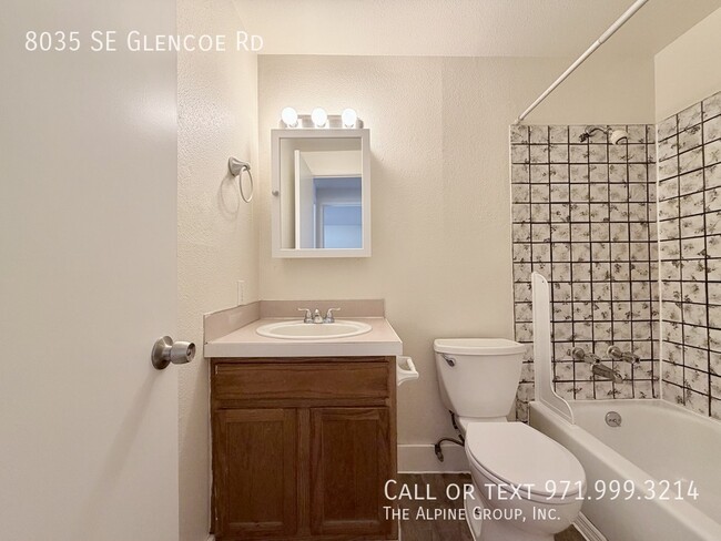 Building Photo - 8035 SE Glencoe Rd