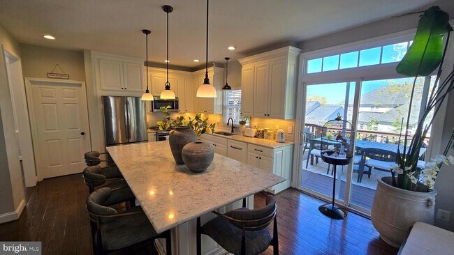 Building Photo - 47400 River Crest St