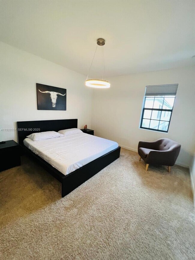 Building Photo - 711 SW 11th St