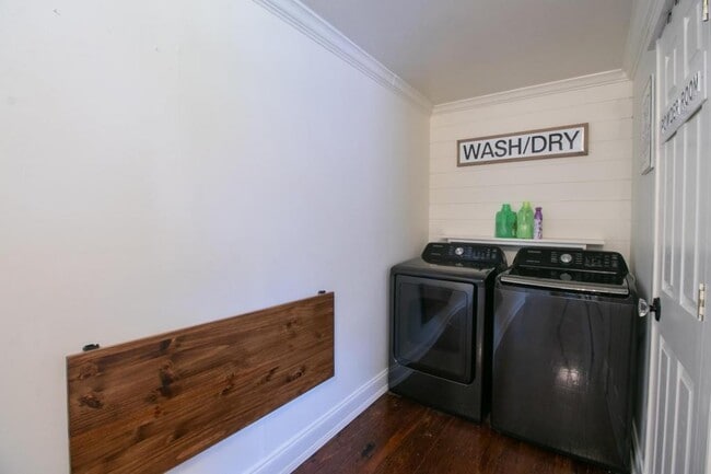 Building Photo - 228 Commerce St