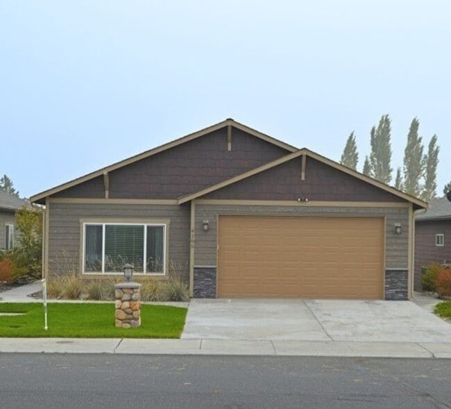 Primary Photo - House for rent located on Moses golf course.