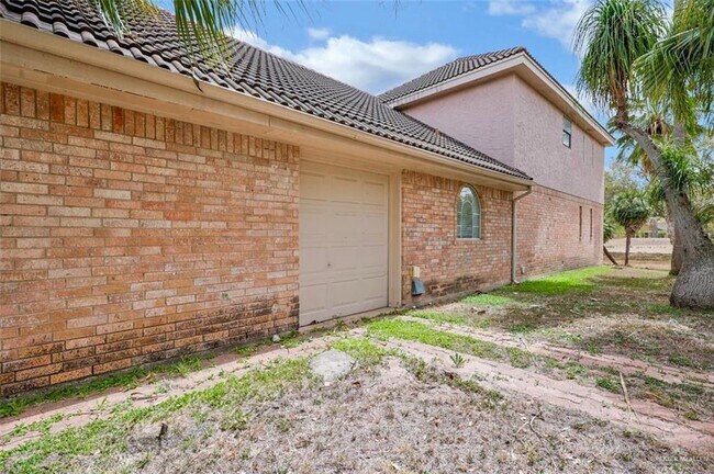 Building Photo - 817 Cimarron Dr