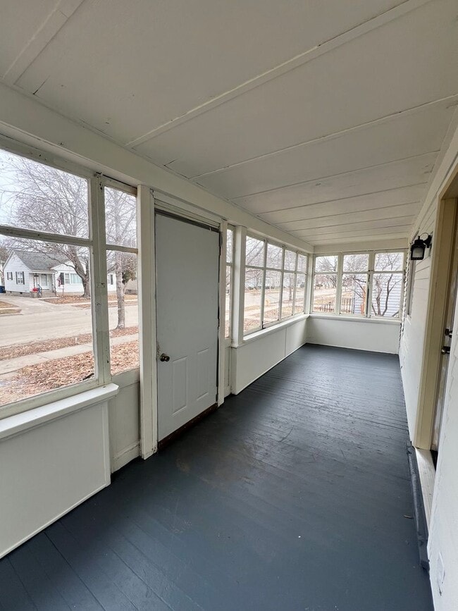 Building Photo - 835 Waugoo Ave