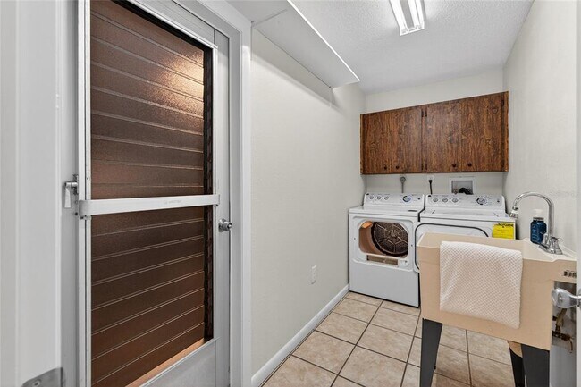 Building Photo - 430 Sunnyside Dr
