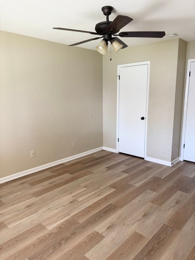 Building Photo - **Excellent 3br/2ba/2garage HOUSE (ELLIOT & DOBSON)