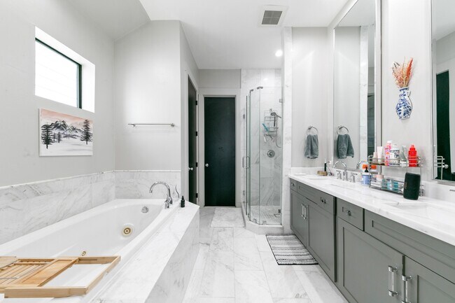 Building Photo - 1807 Dart St