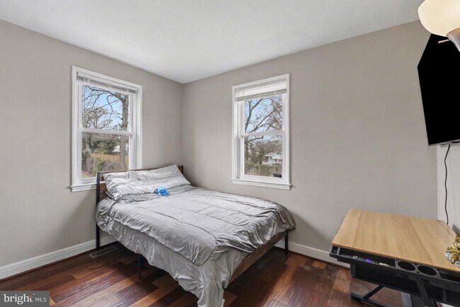 Building Photo - 2507 Glencoe Rd