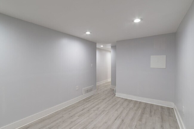 Building Photo - 5111 Willows Ave