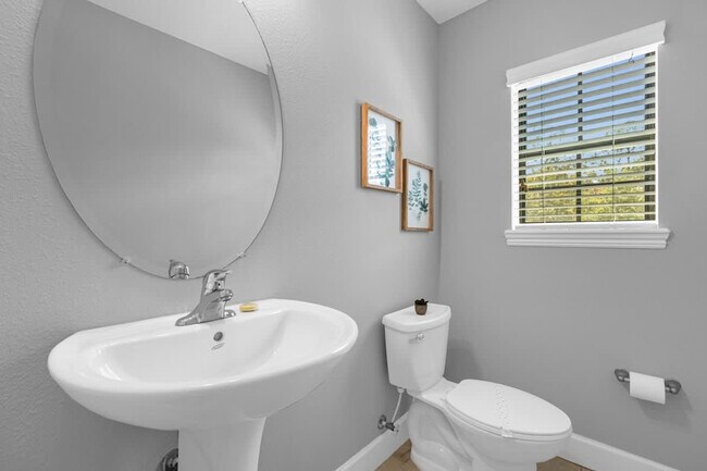 Building Photo - 14590 Damai Ln