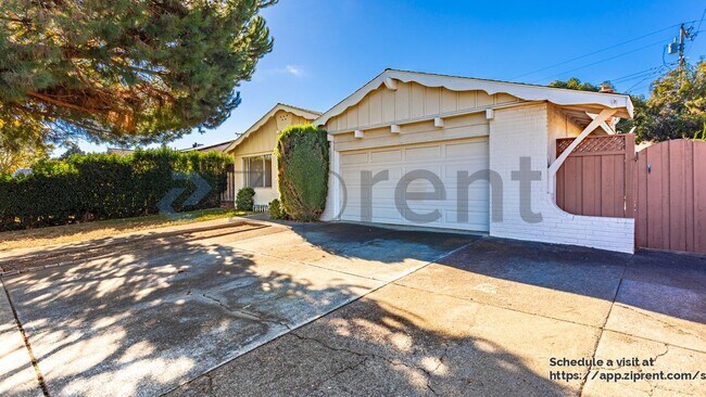 Building Photo - 95 Colleen Way