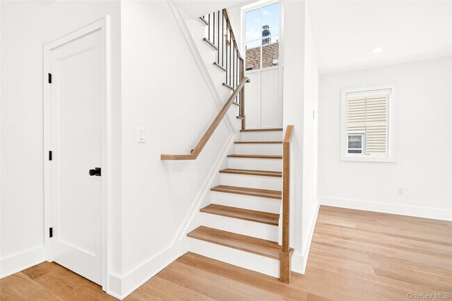 Building Photo - 306 Hunter St