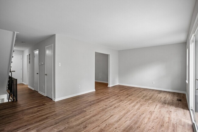 Building Photo - 5128 Cliffhaven Dr