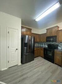 Building Photo - 2708 Hector Dr