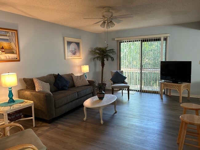 Building Photo - 2574 Forest Ridge Dr